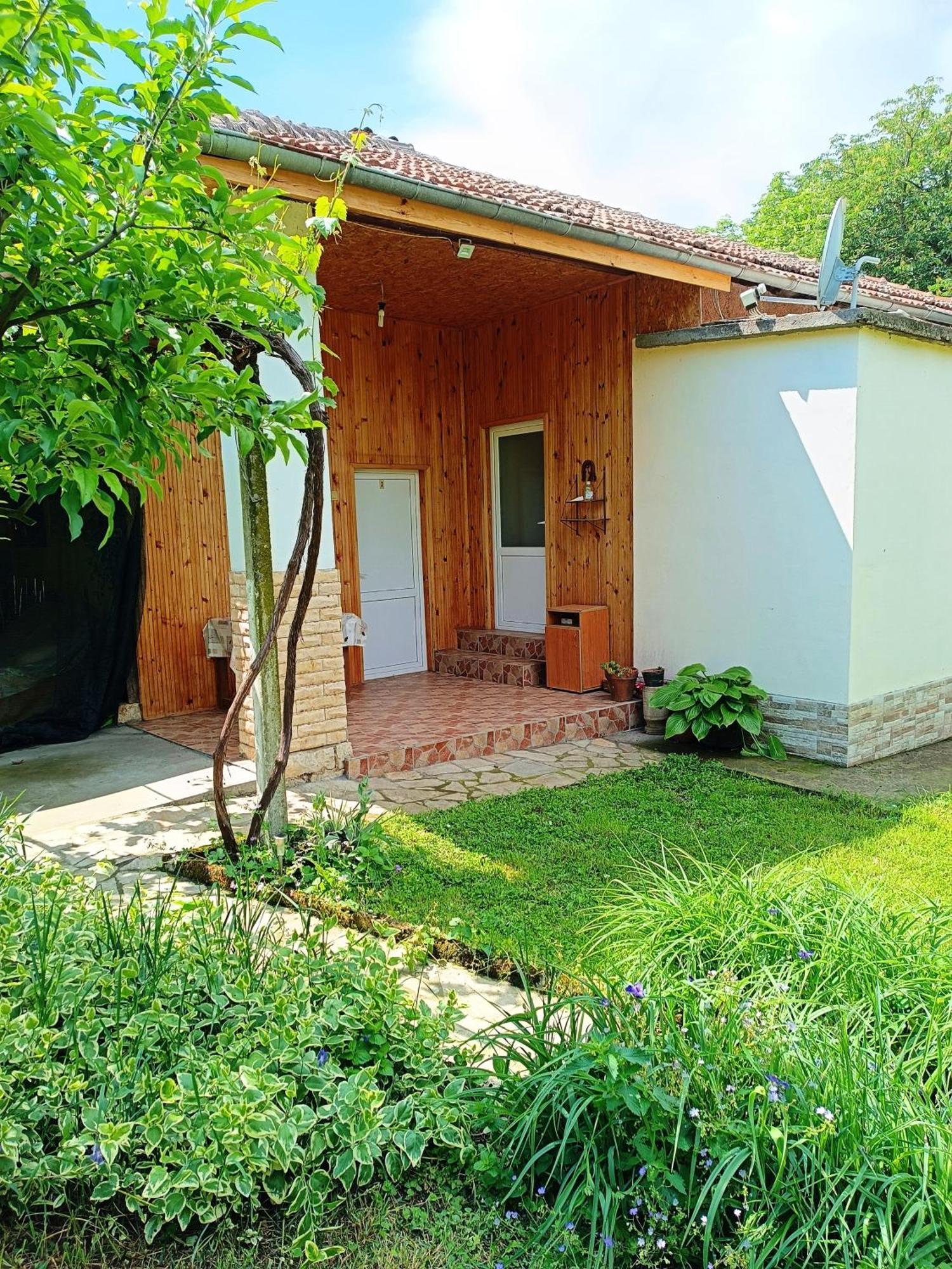 Divna Guest House Krusuna Kültér fotó